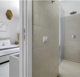 4 bedroom with pool and panoramic sea views near Serrento, sleeps 10